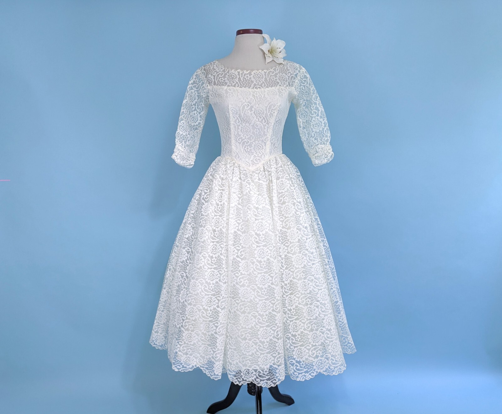 Vintage 1950s 50s Mint Condition Lace and Tulle Ivory Long Sleeve Wedding Dress