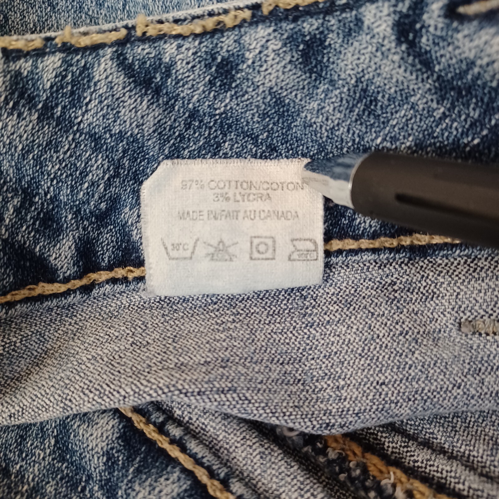 VINTAGE PRE-LOVED 29/33 SILVER JEANS FLARED 97% COTTON 3% LYCRA MADE IN CANADA