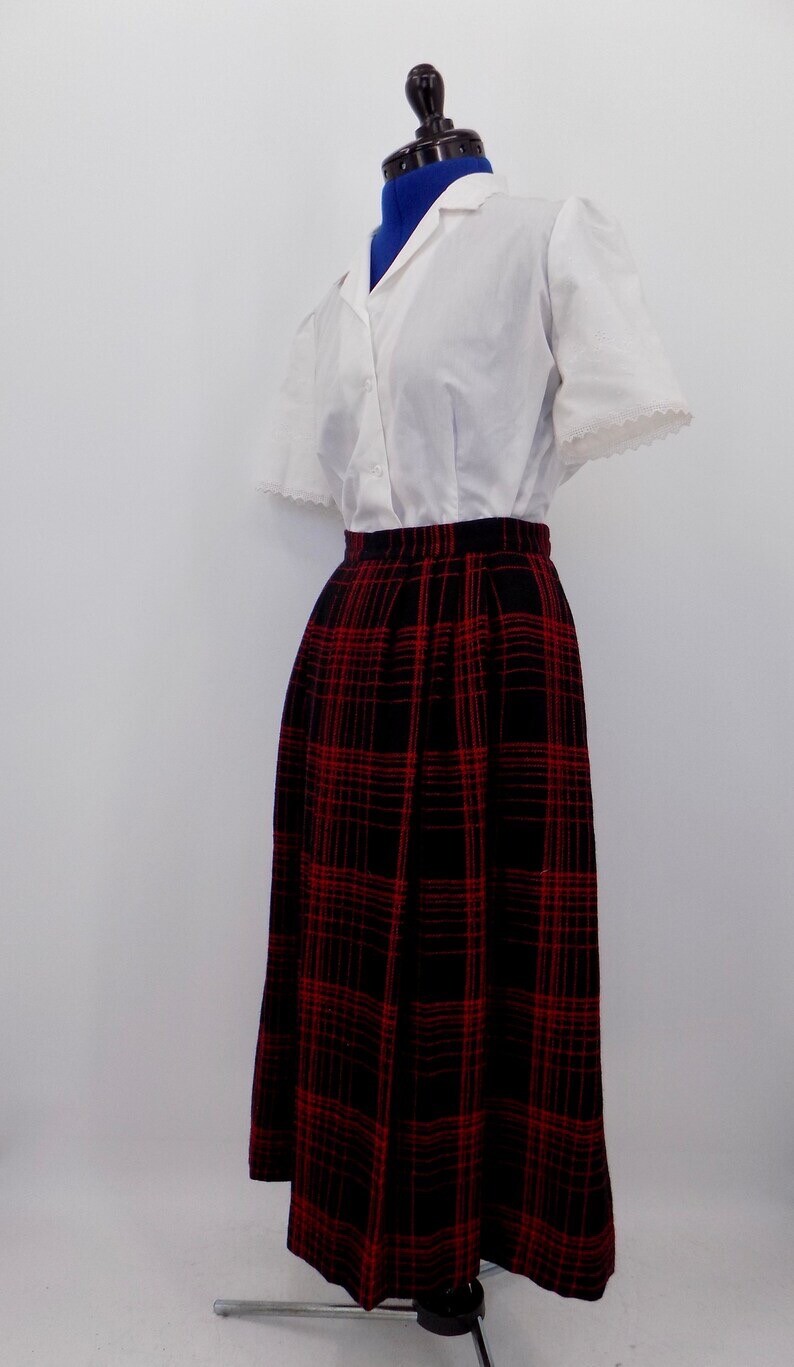 Vintage 1970s Does 1950s Black & Red Check/Plaid Wool A-Line Skirt W29