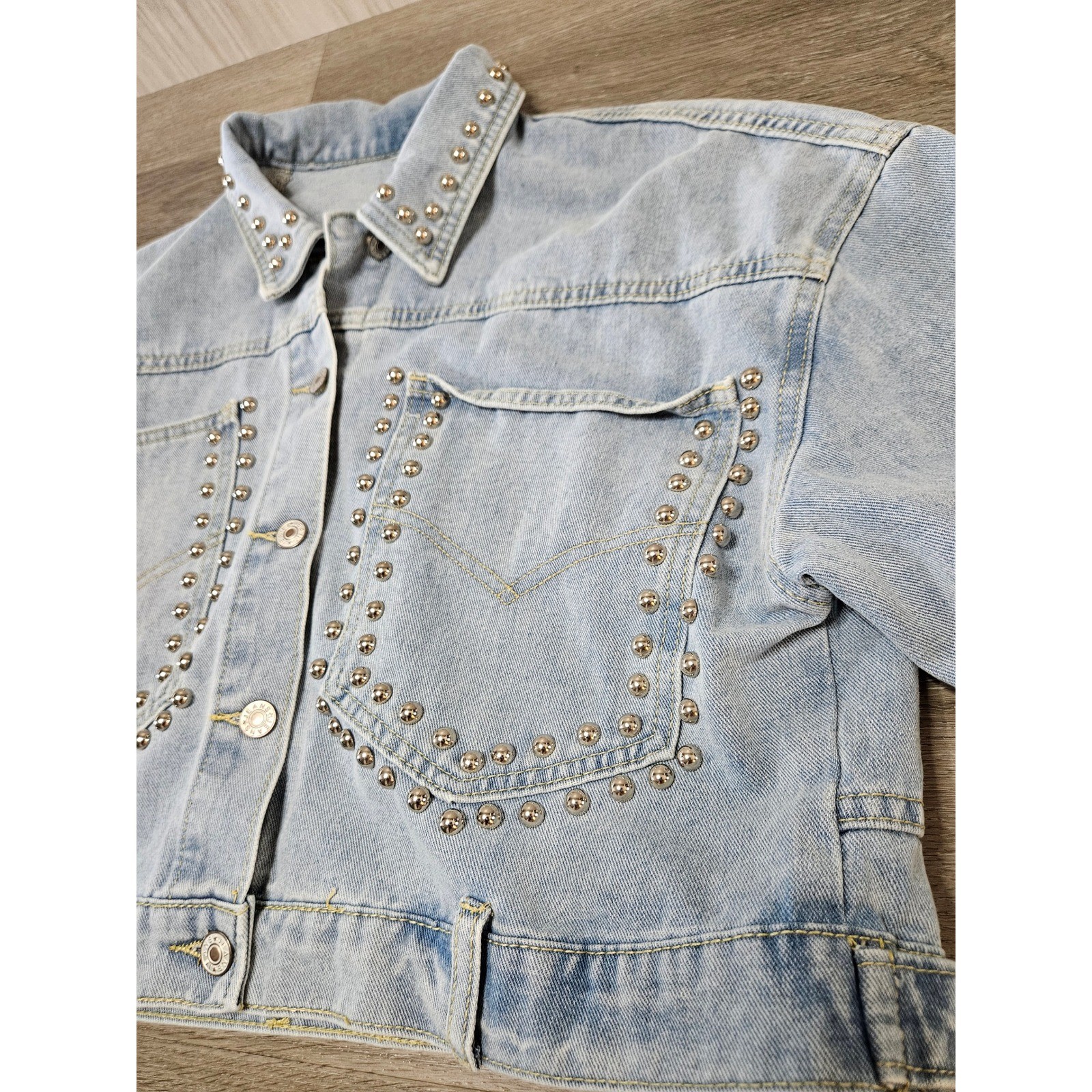 Vintage Style Studded Light Wash Cropped Denim Jacket Retro 90s Style Blue S/M