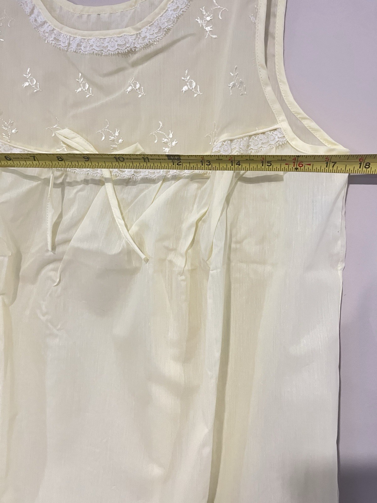 Vintage 60s Grants ISIS Yellow Babydoll Nightgown Floral Embroidery Size Medium