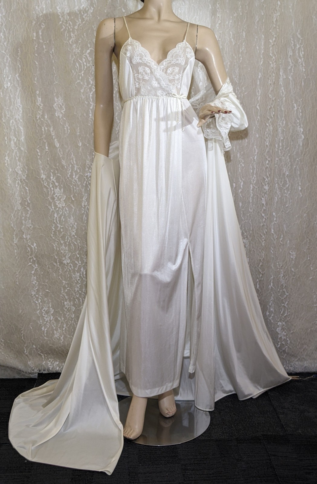 Vintage Olga Ruffle Lace Peignoir Robe & Lingerie Dress Nightgown Blended Set M