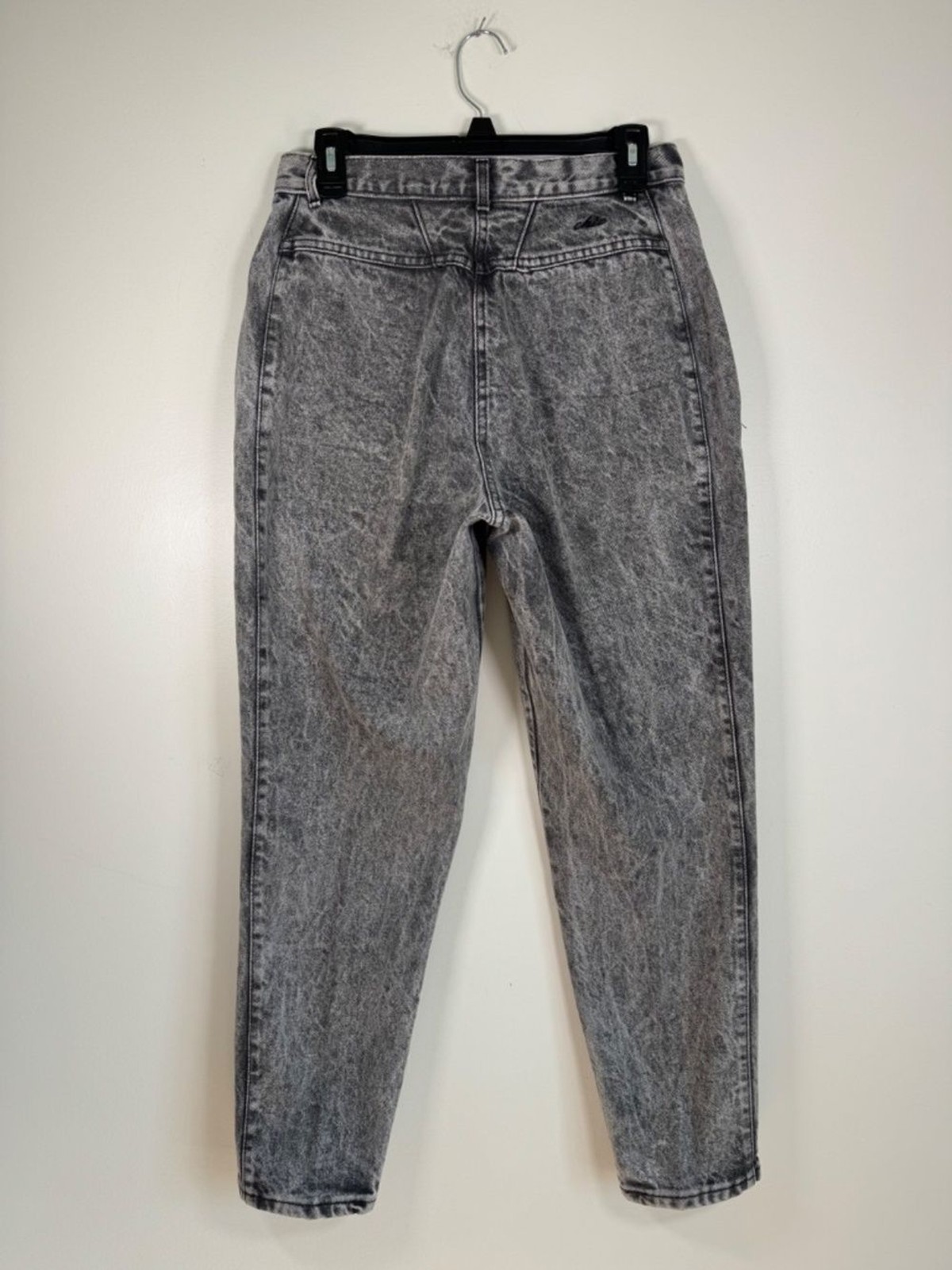 Vintage 90s Chic Black Acid Wash Pleated Tapered Leg Jeans