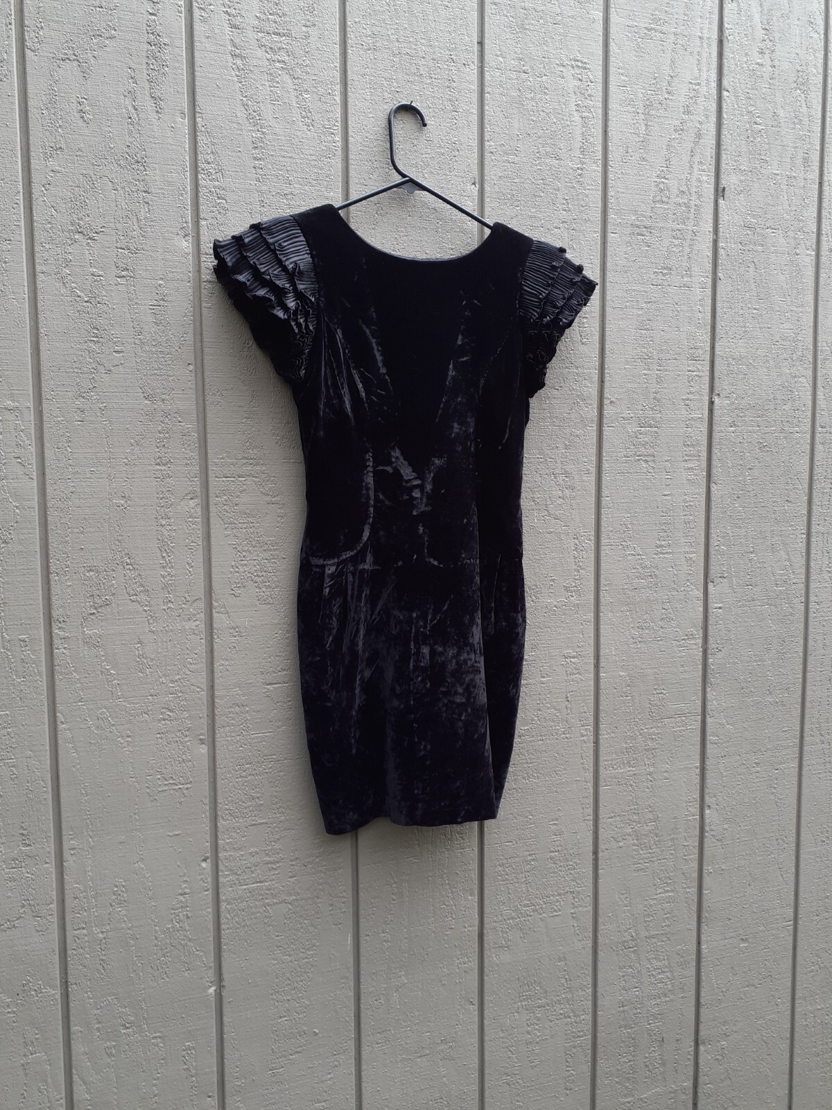Vtg Nu-Mode Toronto Black Velvet Mini Dress Deep V Back Shoulder Pads XS Ruffled