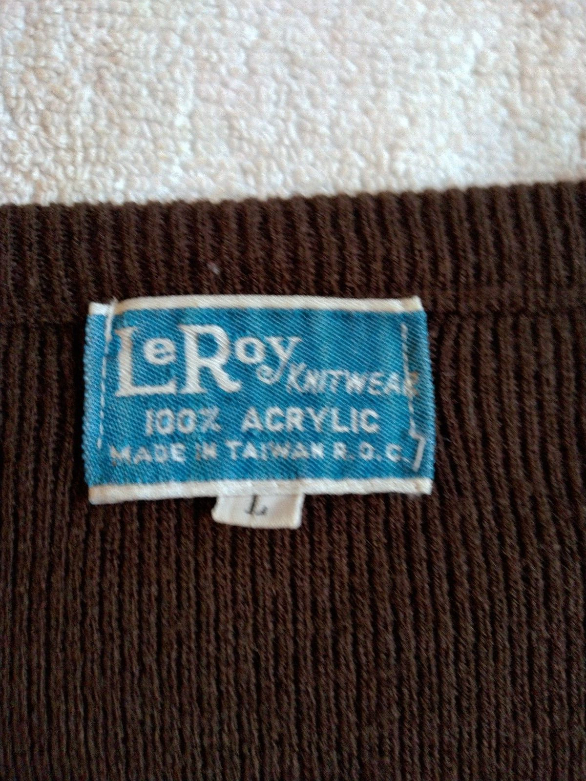 LeRoy Knitwear 100% Acrylic Taiwan brown V-neck long sleeved sweater L