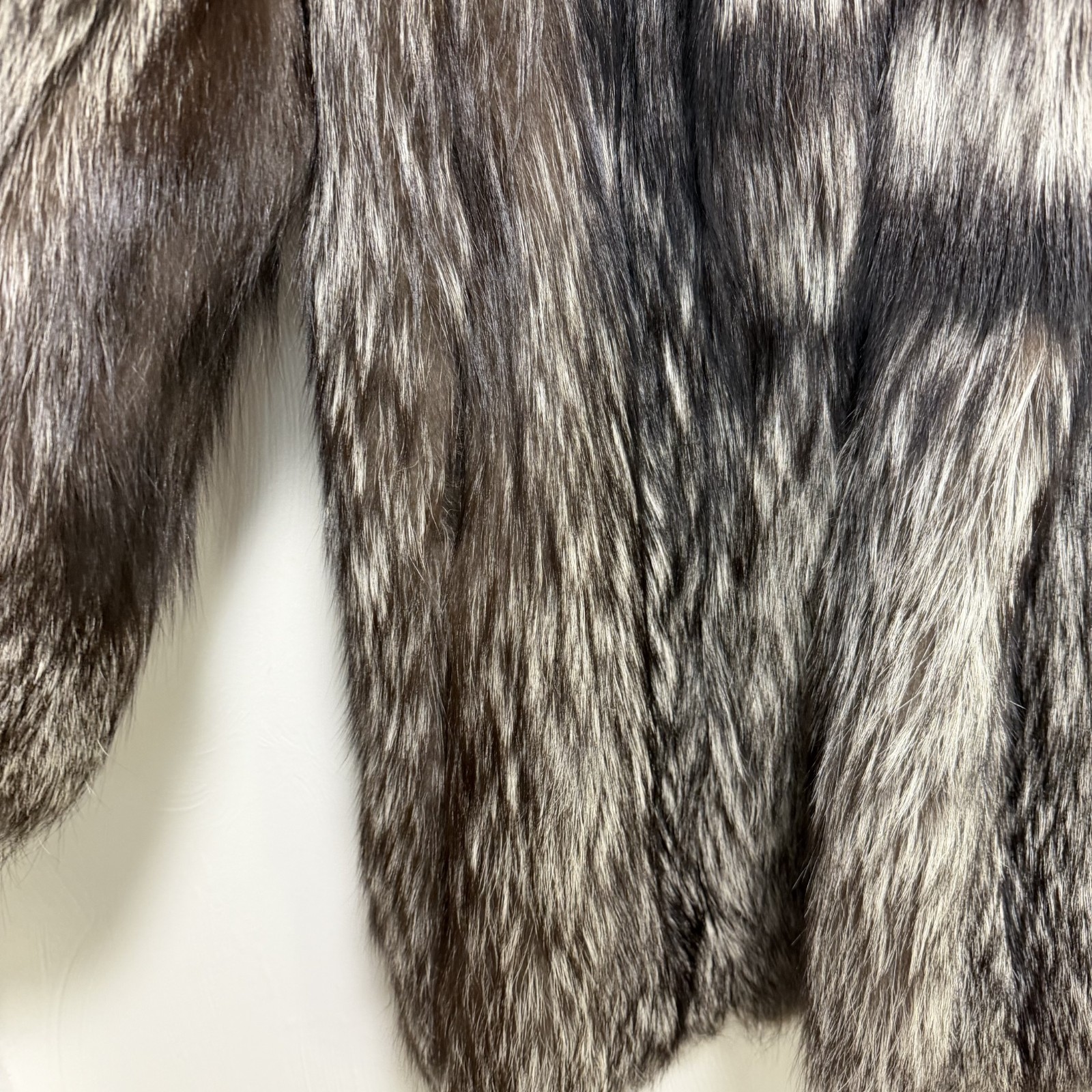 Vintage Women’s Luxury Genuine Silver Fox Fur Gray Black Coat Formal Jacket VTG