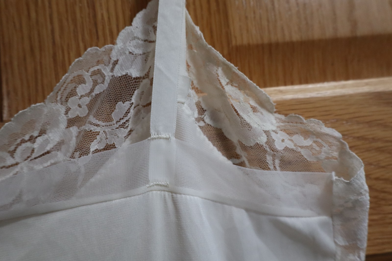 VTG 70s Stoneswear World Of Fashion Size 36 Cream/Off-White 100% Nylon Full Slip