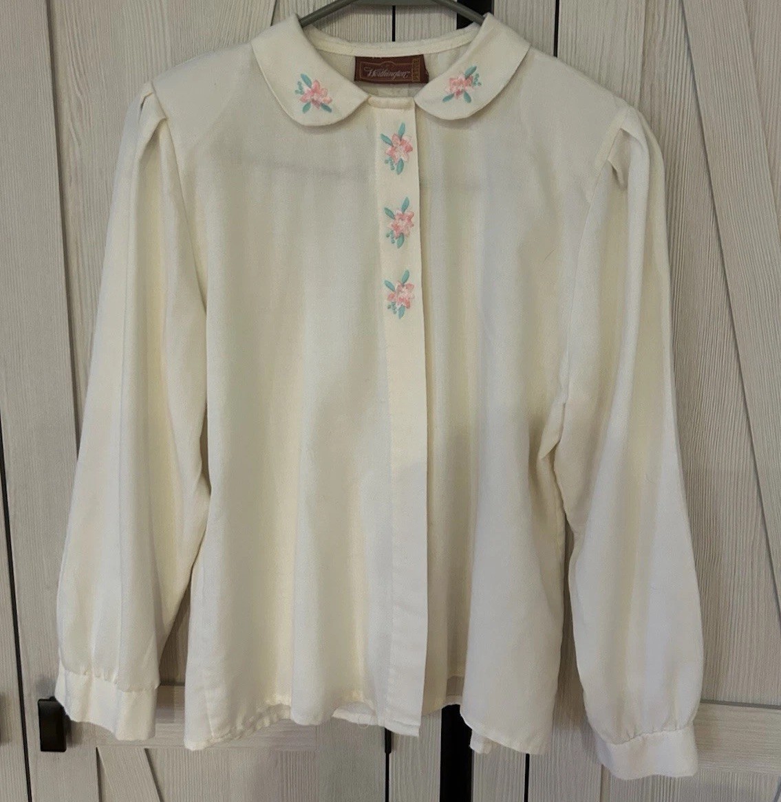Vintage Late 80’s Pretty Blouse Worthington Petite Embroidered Peter Pan Collar