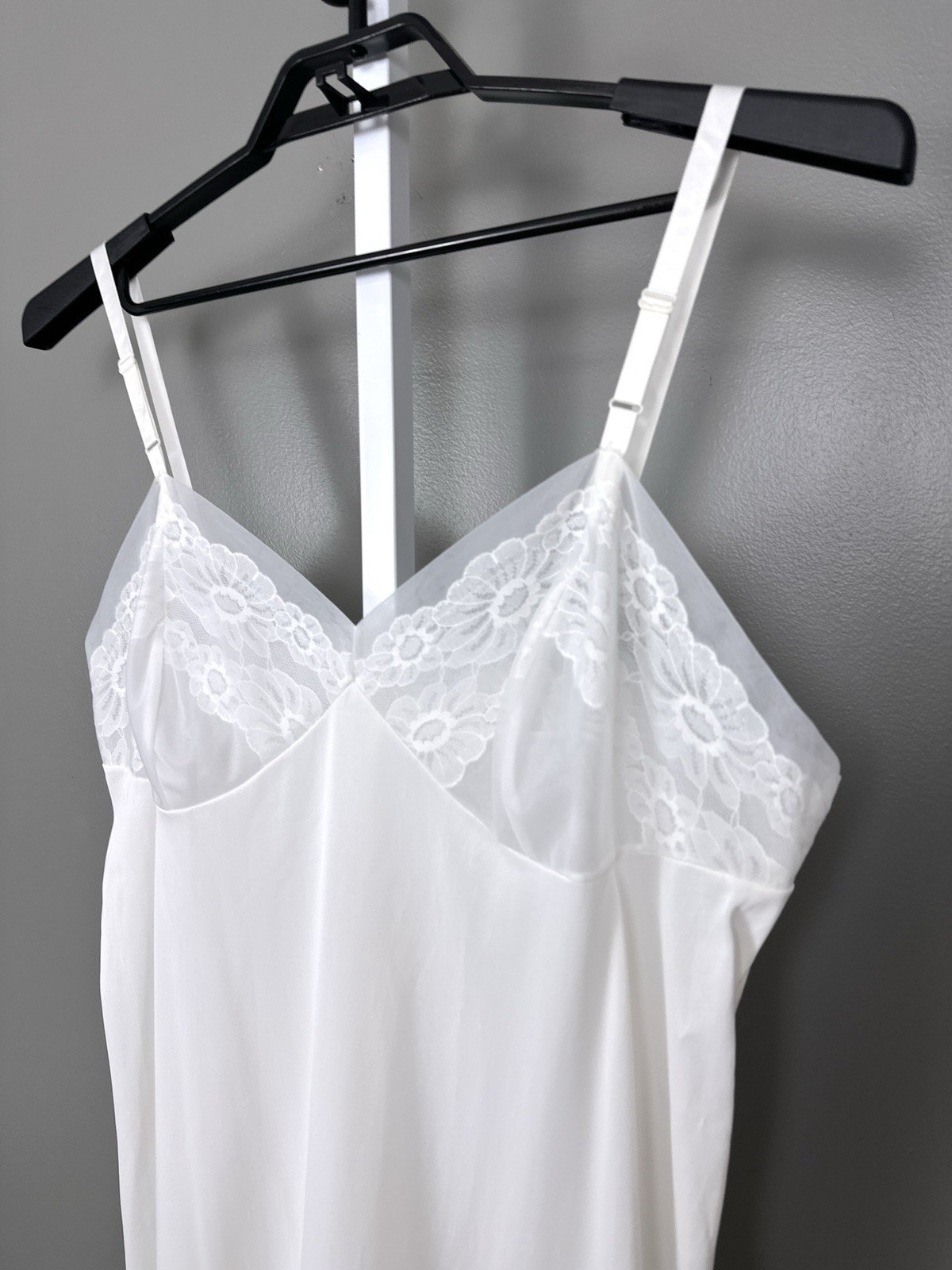 Vintage Vanity Fair White Full Slip Size 42 Antron III Illusion Sandwich Lace