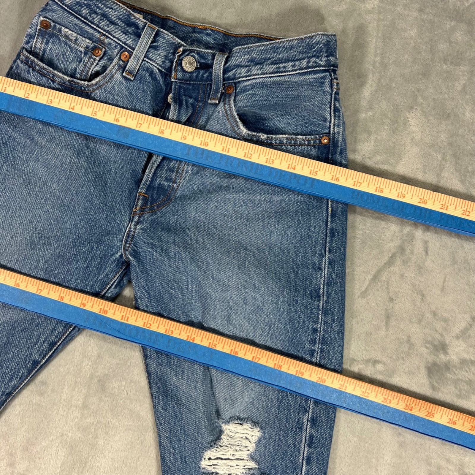LEVI’S 501 Jeans Womens Size 26×26 Medium Wash Distressed Knee Premium Denim XX