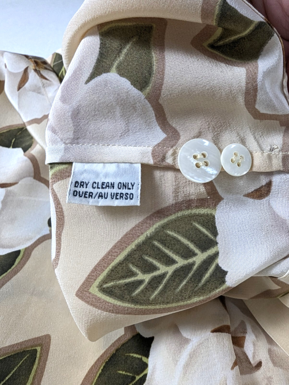 Vintage Dana Buchman Silk Floral Blouse Womens 10 Camp Collar Magnolia