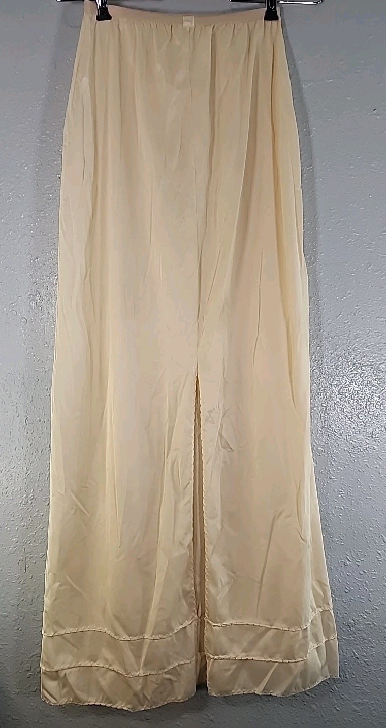 Vintage Wonder Maid Non Cling Half Slip, 39″ Long Size SM Lace Trim Beautiful