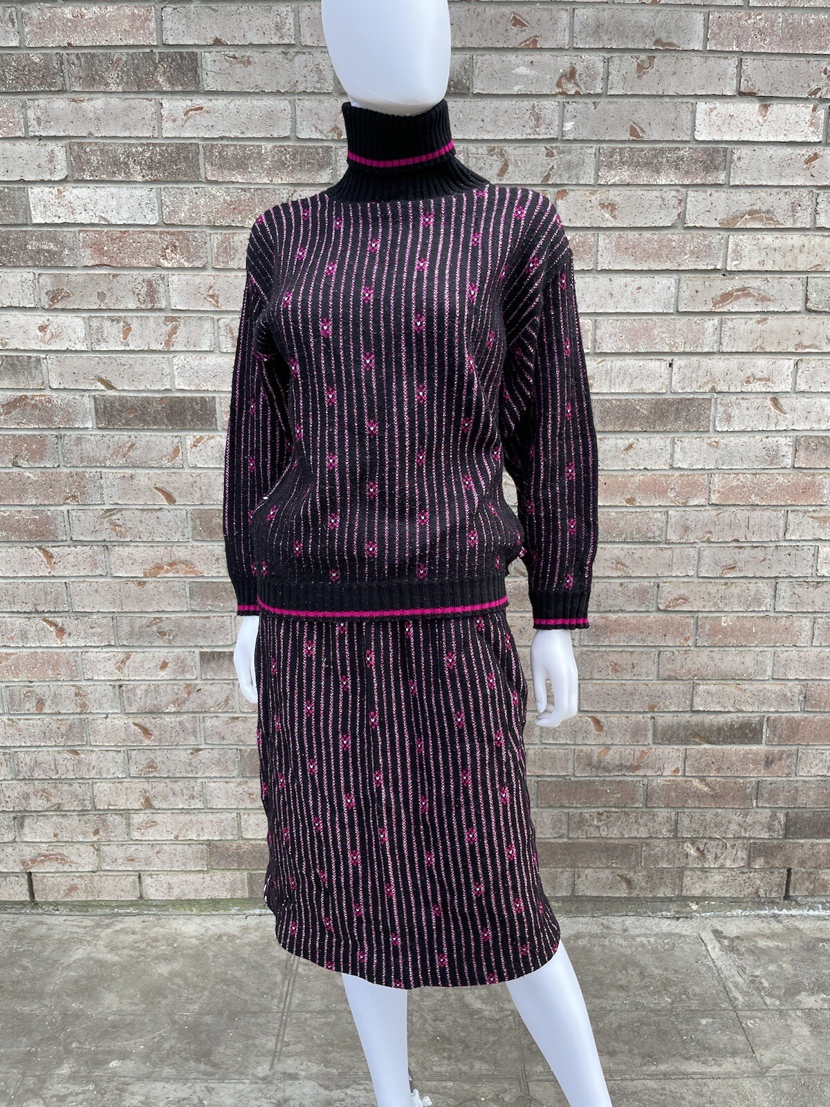 Sweater Skirt Set Medium turtleneck knit pink black bear crossing High Neck ReAD