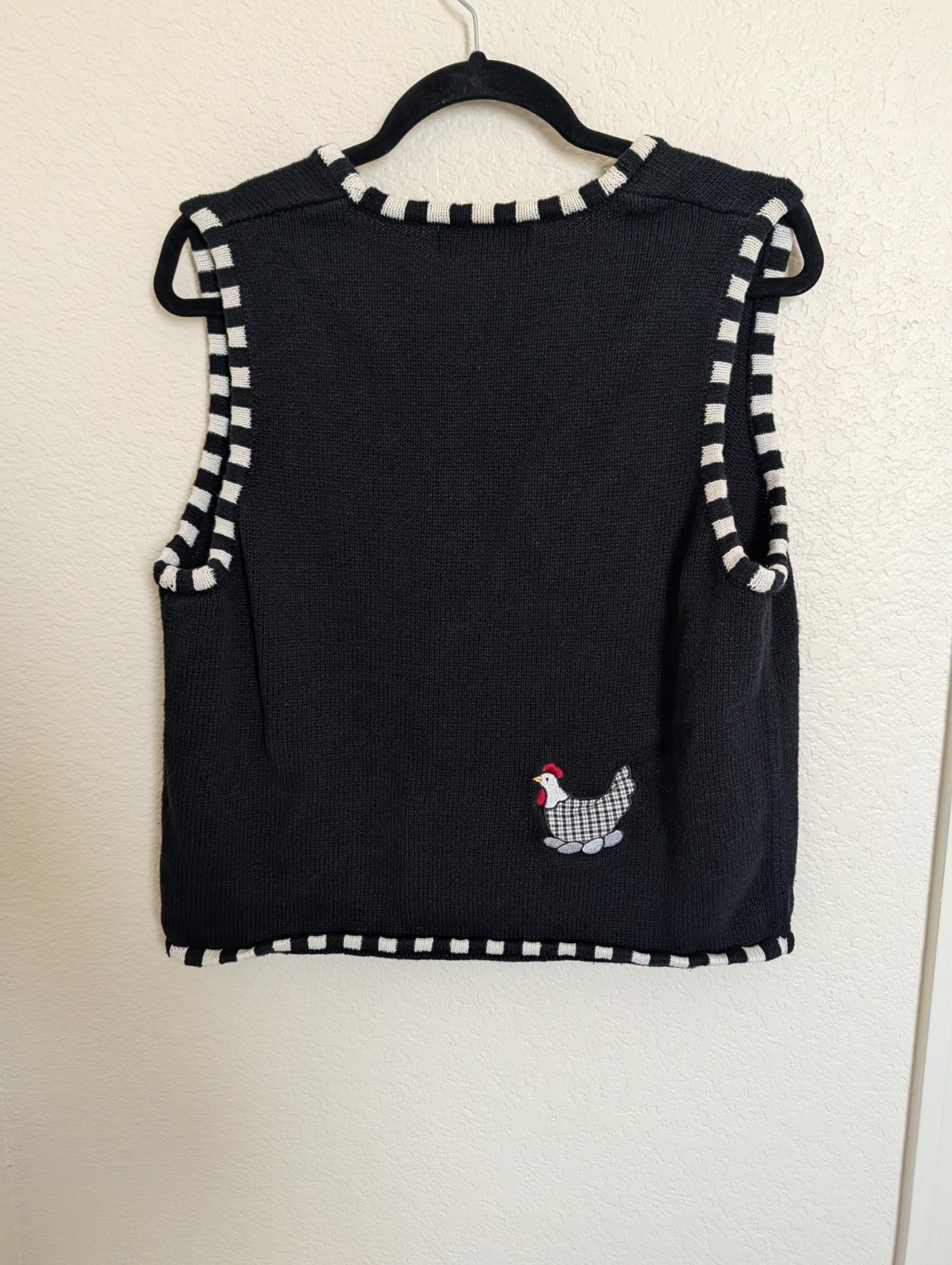 Mandal Bay Womens Size M Vintage Knitted Chicken Vest Black & White Chicks Eggs