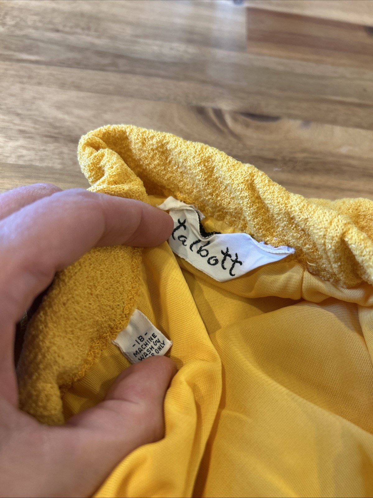 Vtg Talbott Traveler Women’s Two Piece Top & Skirt – Yellow W/ Navy Blue Drops
