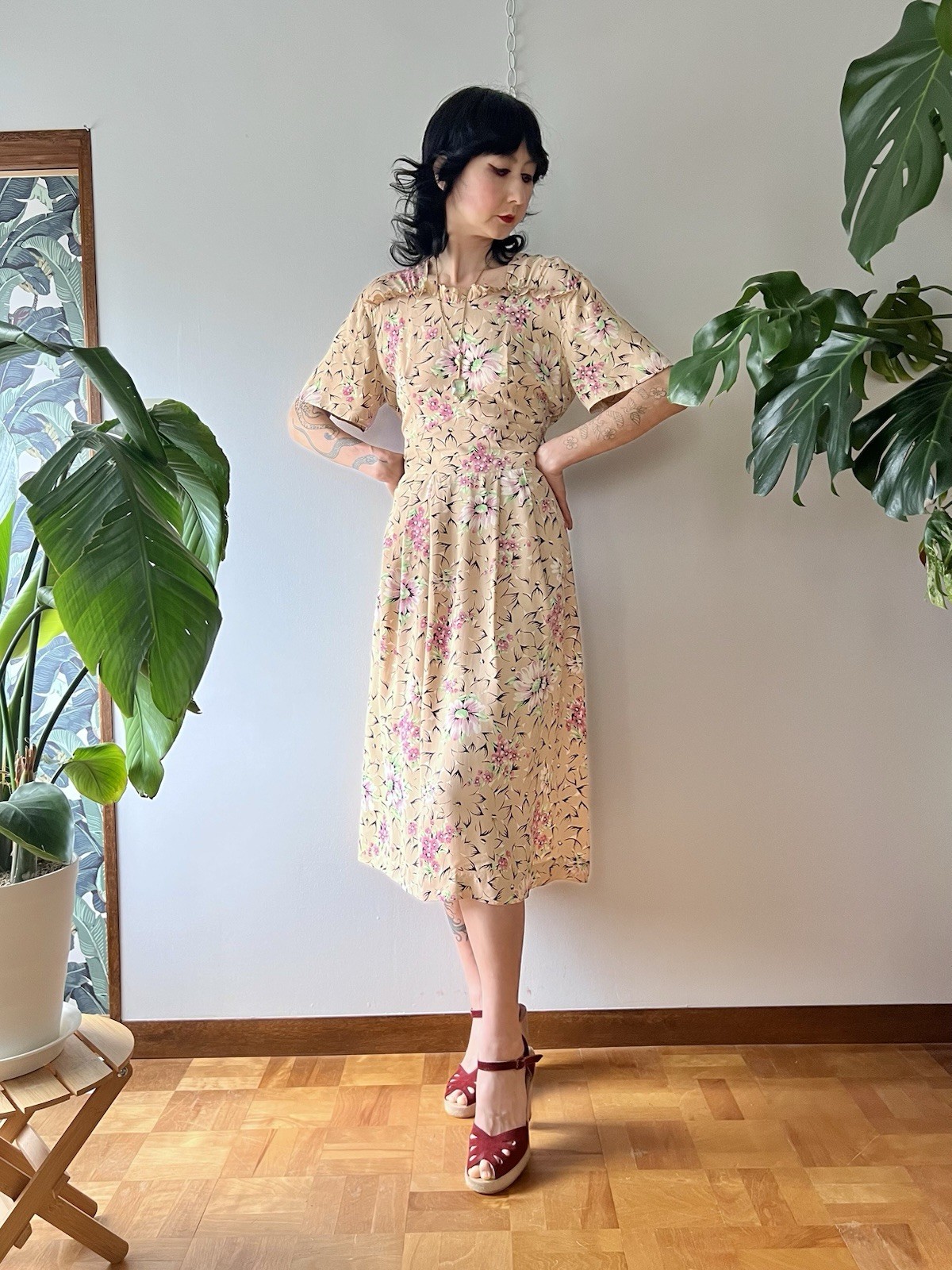 40s 50s Cold Rayon Crepe Floral Swing Tea Dress Ruffle Day Dress Pin Up M/L