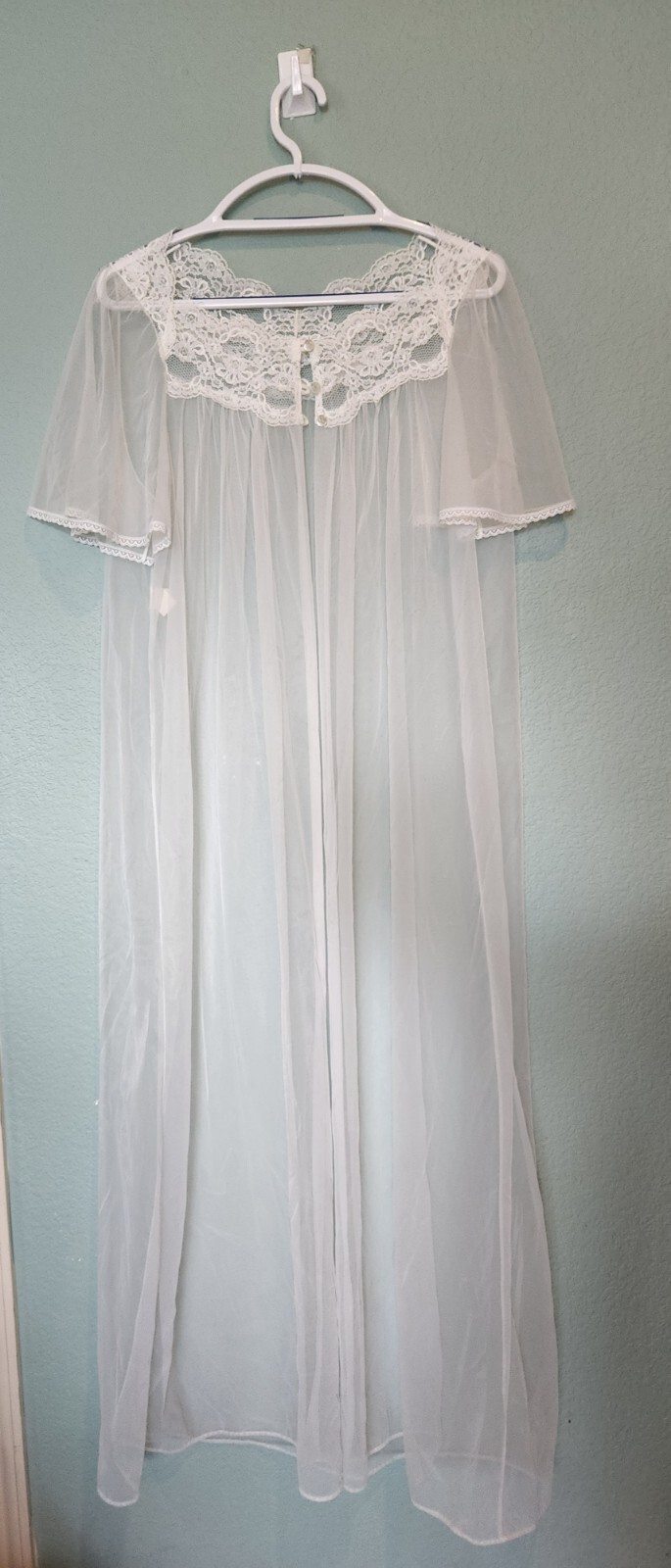 Vintage J C Penny Sheer White Robe Nightgown Size Medium Flutter Sleeve lt sweep
