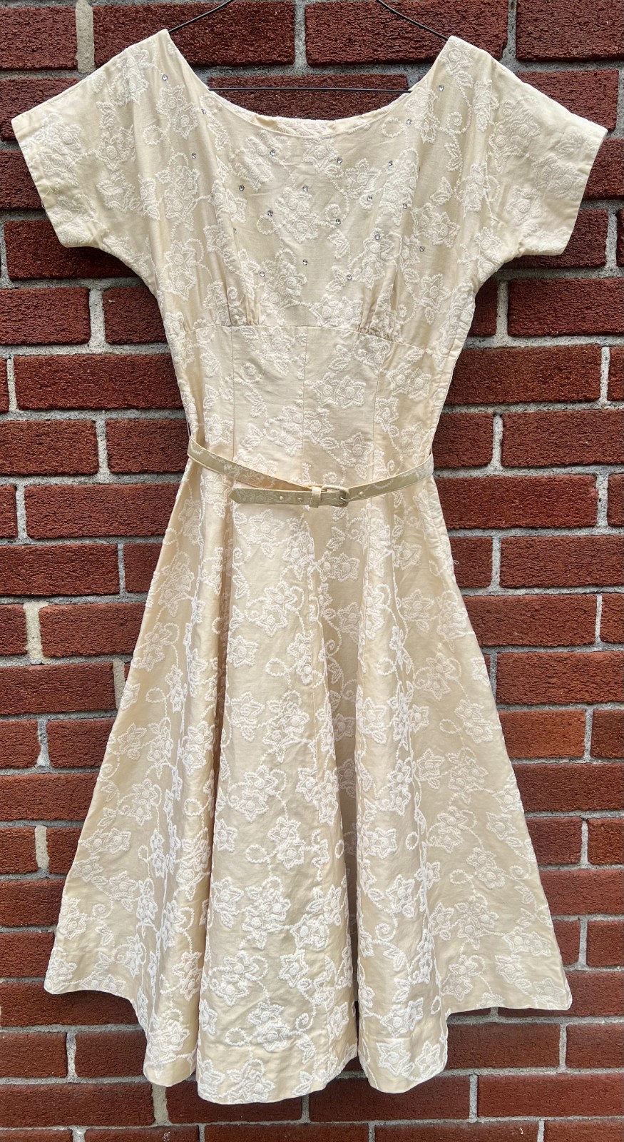 VINTAGE 1950’s IVORY COTTON W/ WHITE FLORAL FLOCKED DESIGN & RHINESTONES DRESS