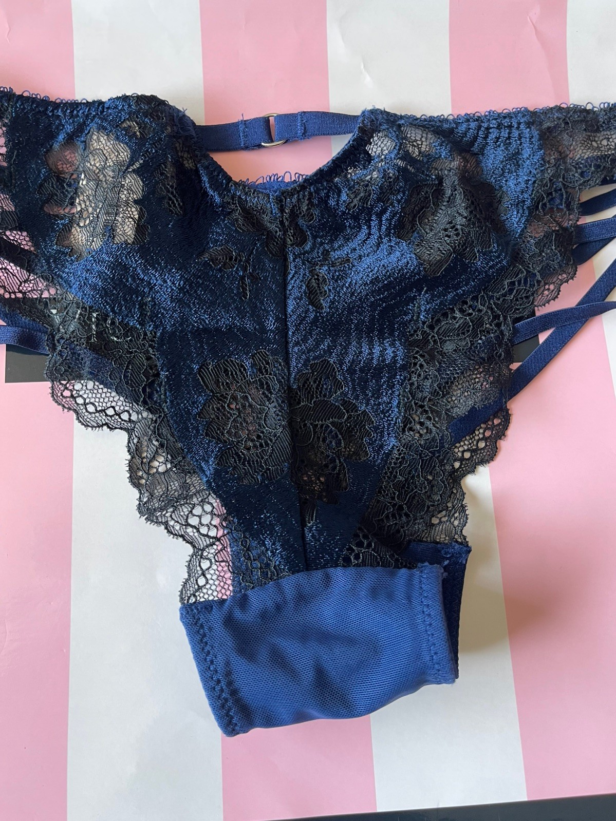 NWT VTG 2014 Victoria’s Secret “Very Sexy” Cheekini, Lace – Black/Blue – Small
