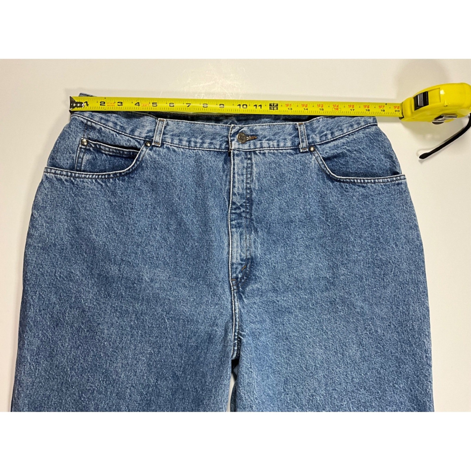 VINTAGE Levis 900 Series Womens 24 Tapered Leg Jeans Medium Wash Blue Denim