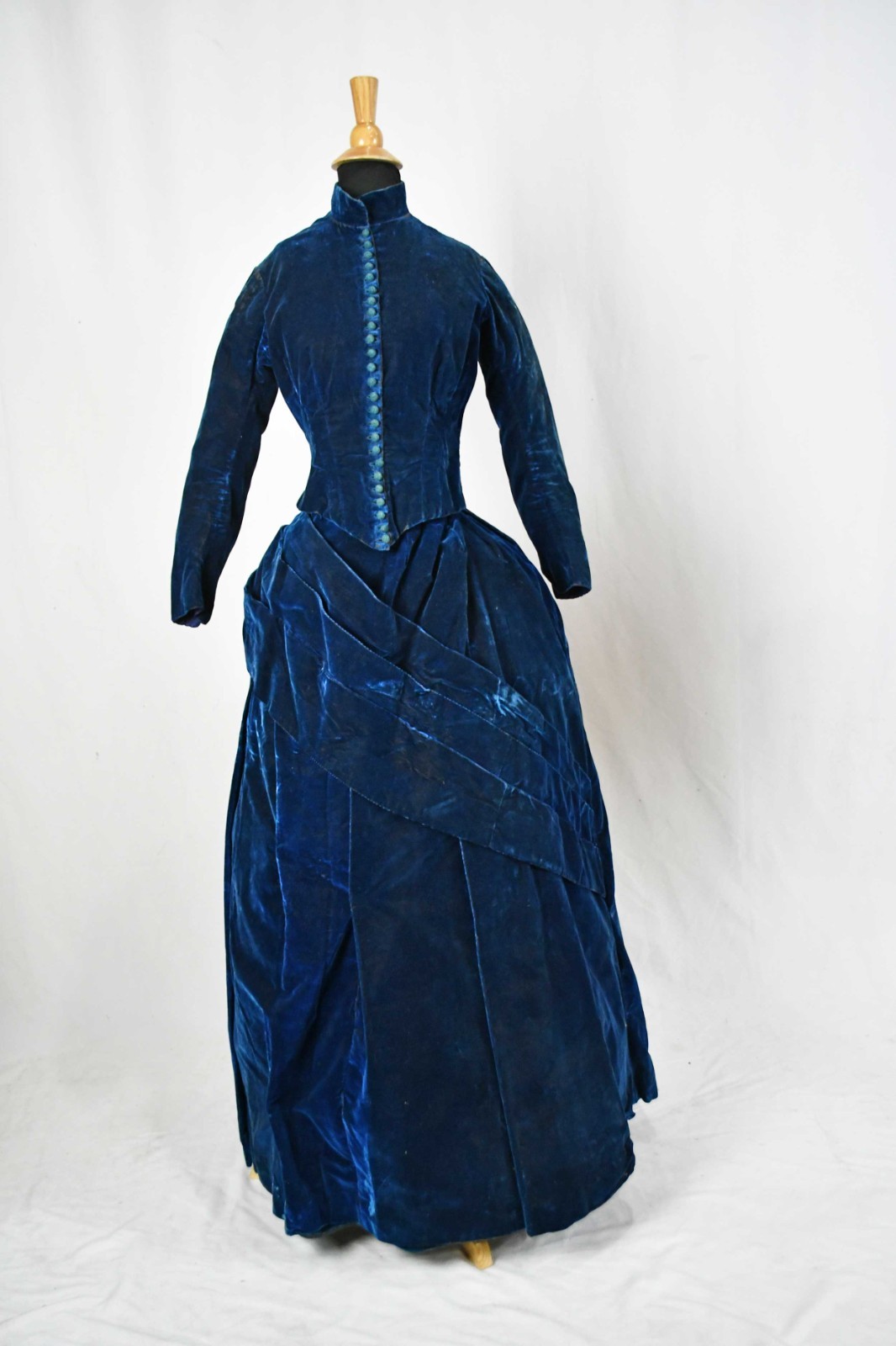 VICTORIAN BLUE VELVET VISITING DRESS, 1895