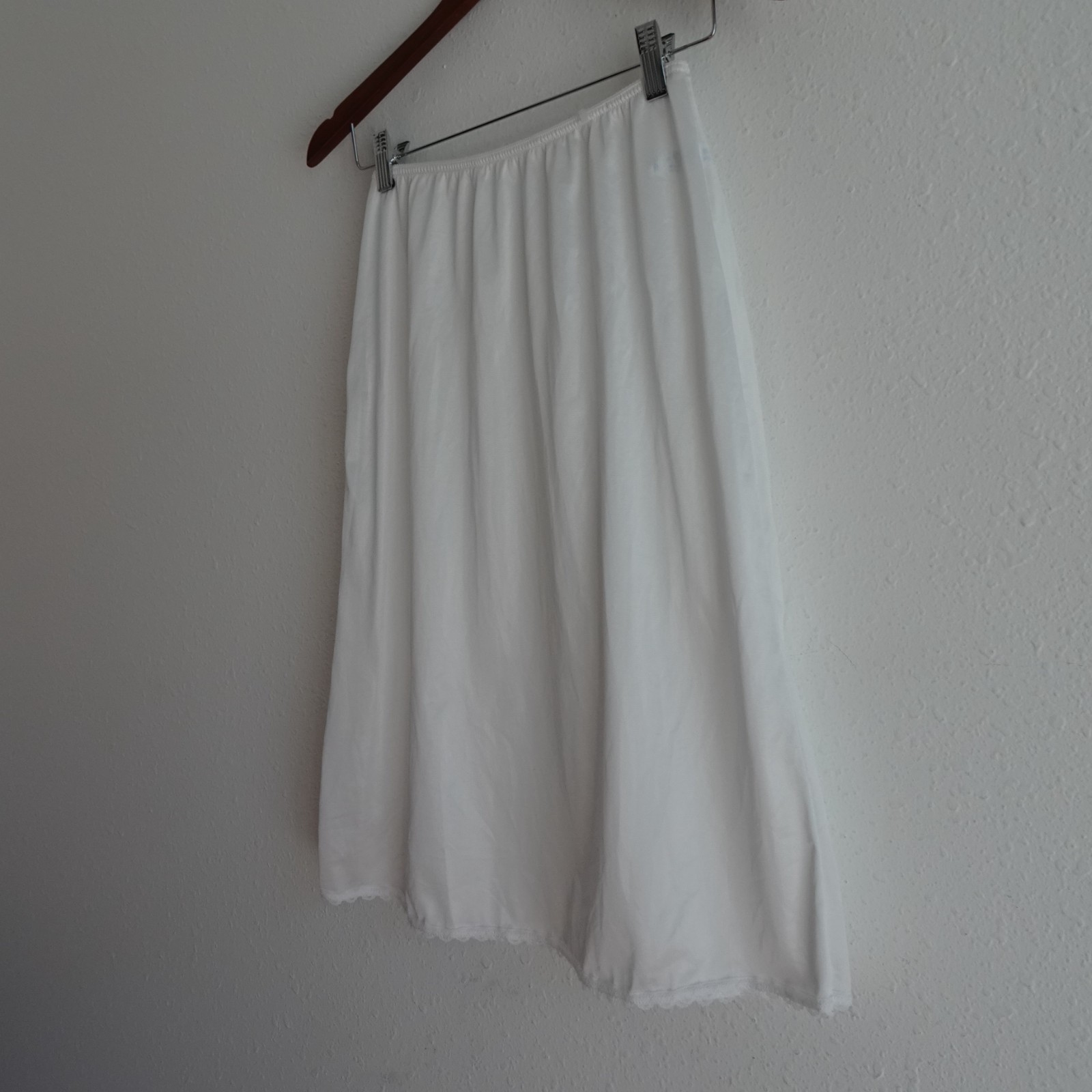 WARNER’S Half Slip Under Skirt White Size M Nylon Lace Trim Y2K Modest 25″ Long
