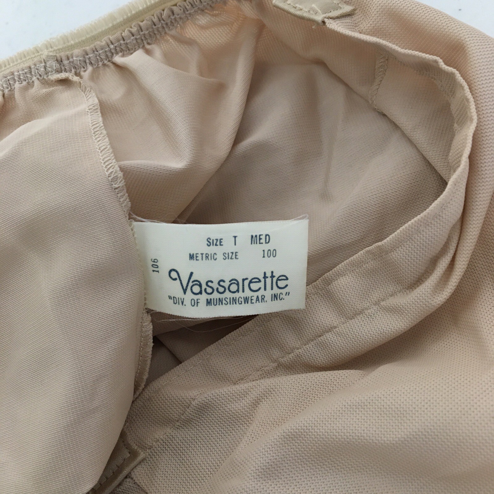 Vassarette half slip Beige sz M T Lace Elastic Waist Slit USA Antron III Nylon