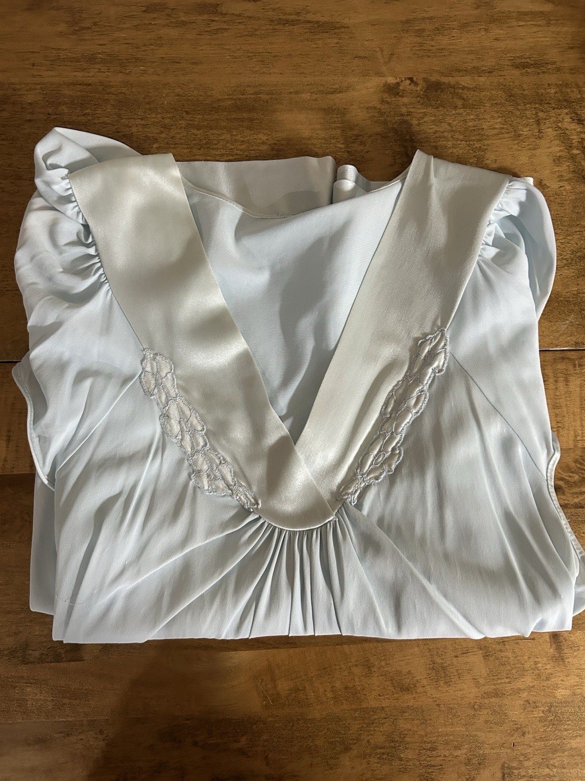 VTG 1980’s Light Blue Nylon V-Neck Pretty Cap Sleeves SZ M Nightgown NICE