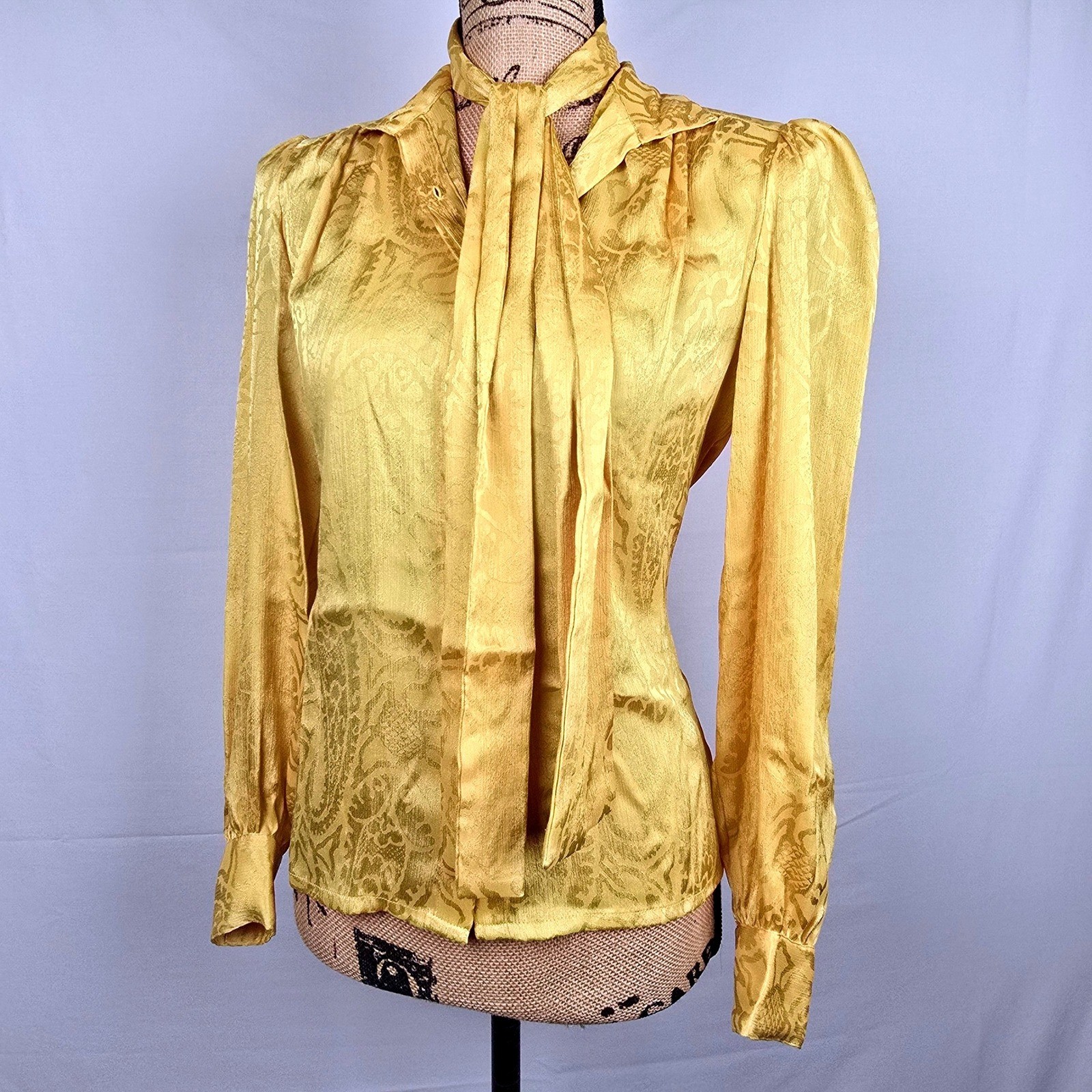 La Chine Classic Galinda Wang Vtg. Mustard Yellow Paisley Jacquard Bow Blouse 4