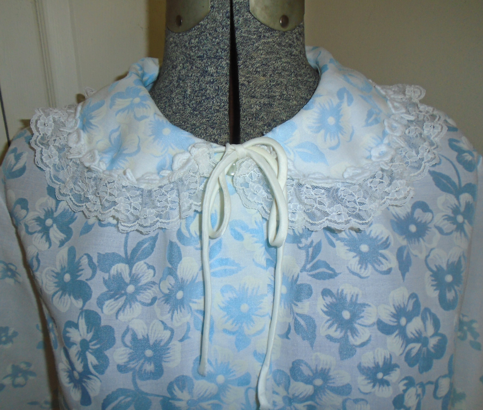 Ariel Bed Jacket Blue White Floral Sheer Vintage Made in the USA Size Small