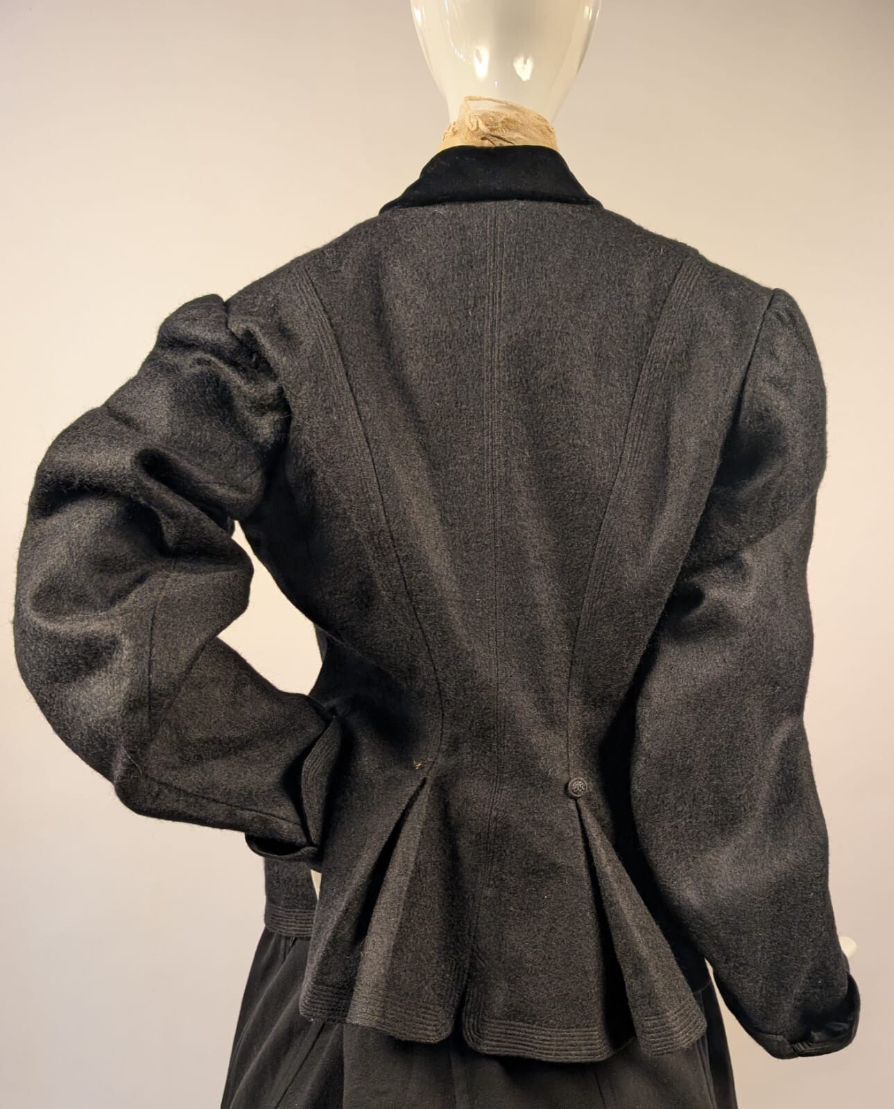 VICTORIAN 1890’S BUSTLE BACK JACKET W PUFF SLEEVES + VELVET COLLAR