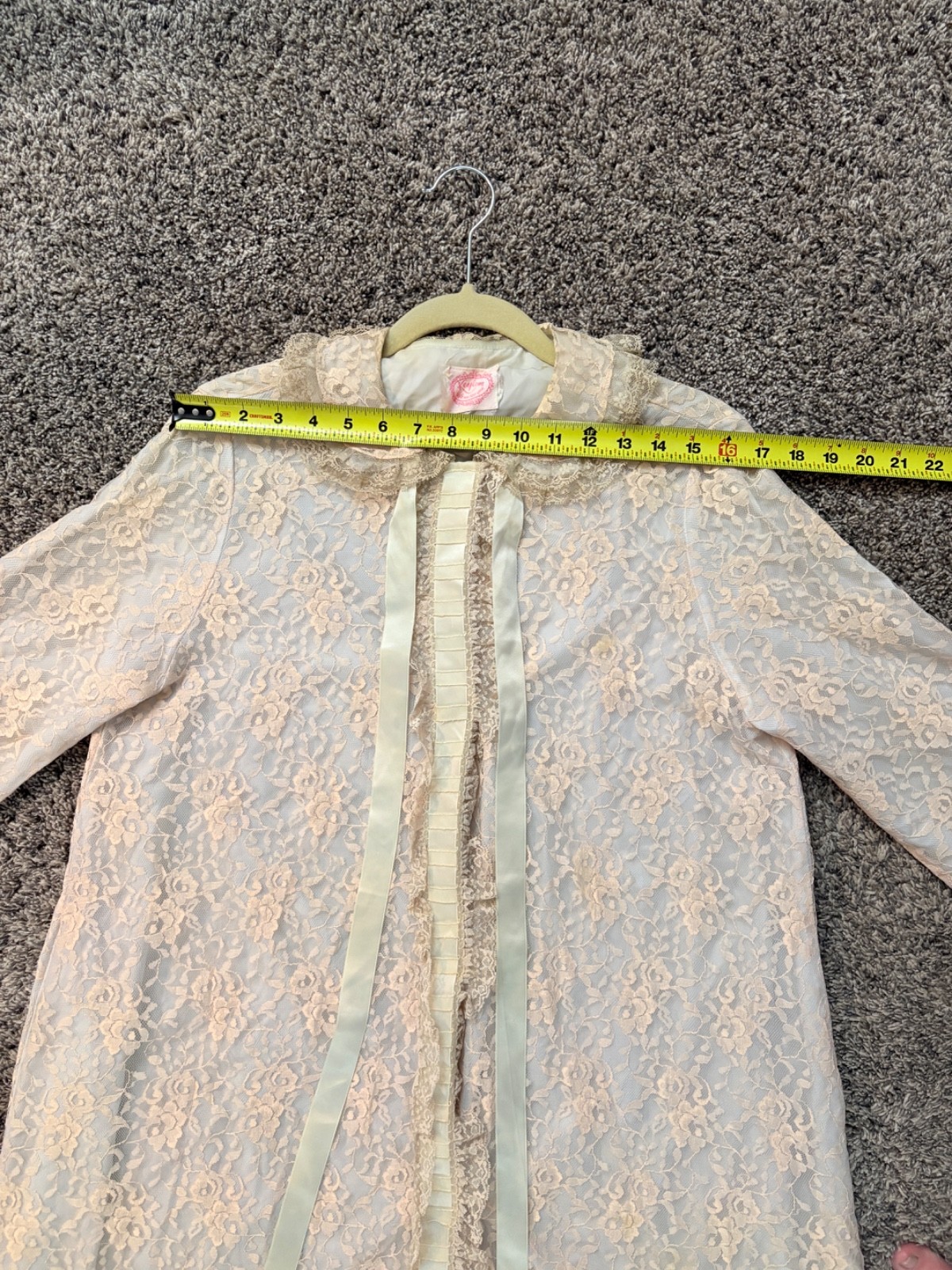 Keyloun Dressing Gown, Old Hollywood Robe, 50’s to 60’s Vintage Lace Robe Medium
