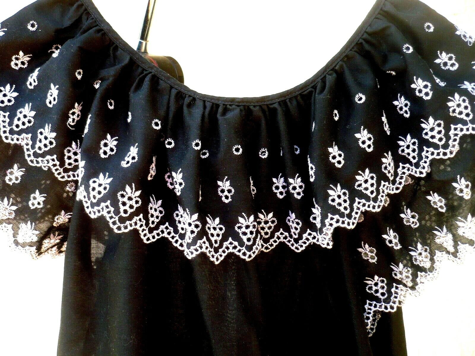 VTG RHODA LEE S M SPANISH BLACK WHITE EMBROIDERY RUFFLE COTTON LATIN BLOUSE LADY