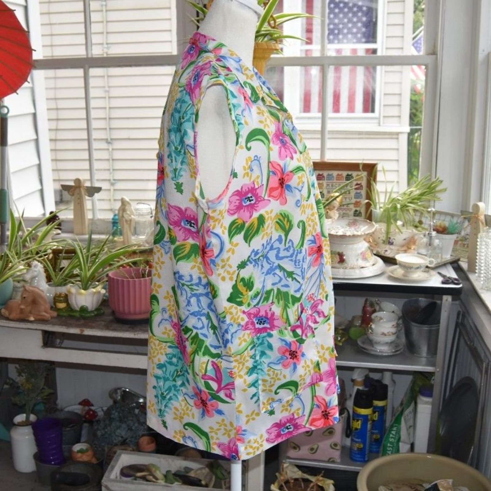 Vintage 70s Floral Sleeveless Blouse XL Button Patch Pockets Cottagecore
