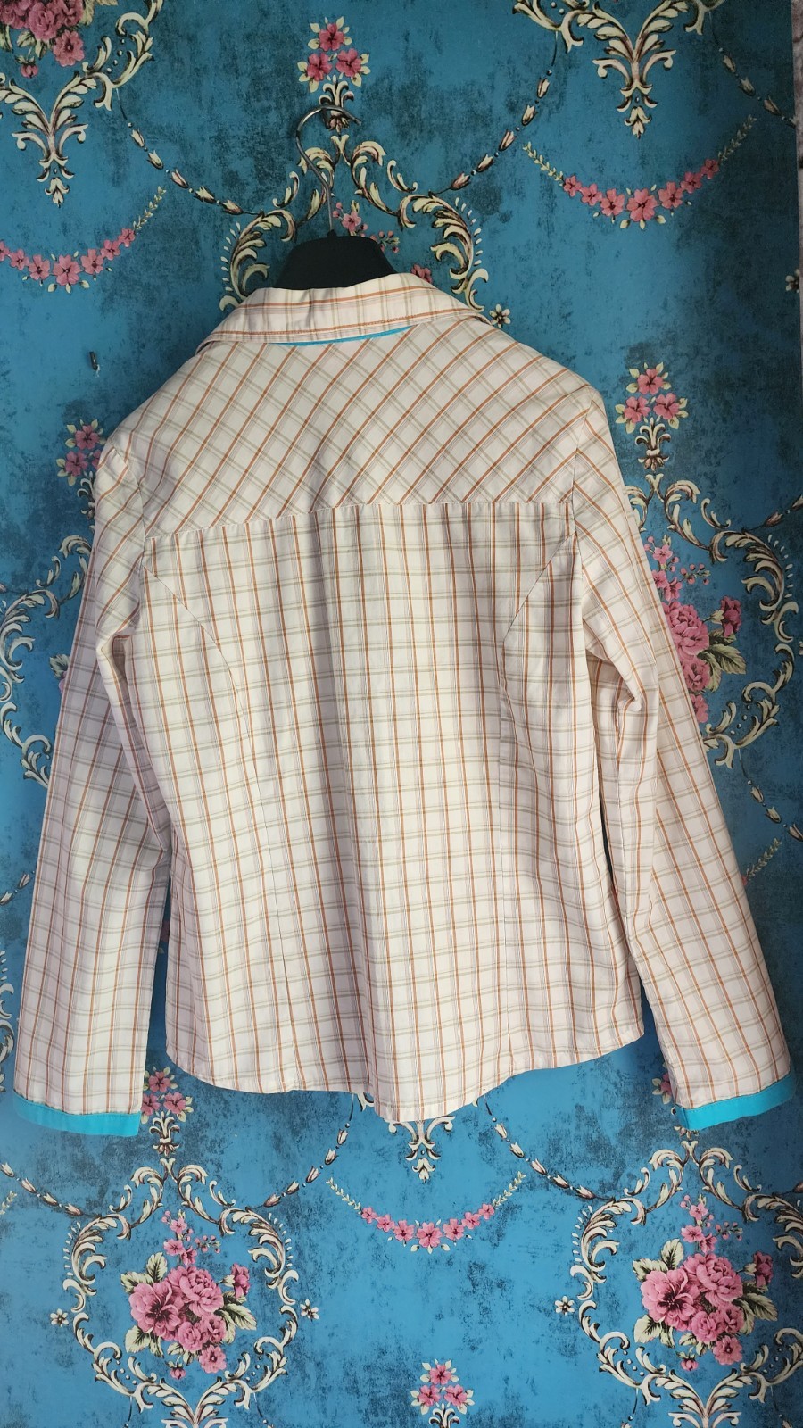 Vintage 2005 Hello Kitty Sanrio shirt blouse beige plaid Y2K Heisei Retro Kawaii