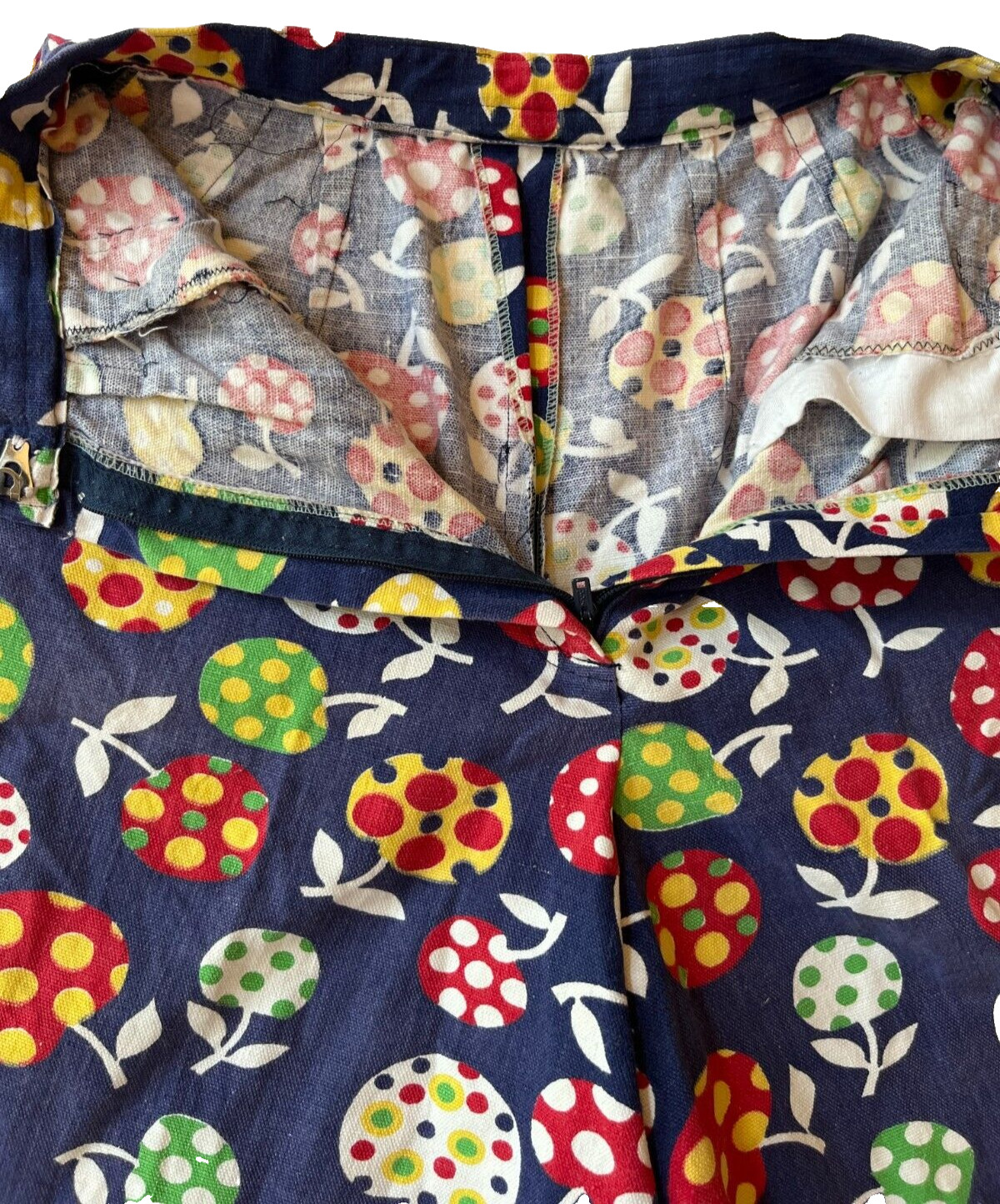 Vintage Womens Shorts Size Small Groovy 1970s Polka Dot Fruit High Waisted Blue