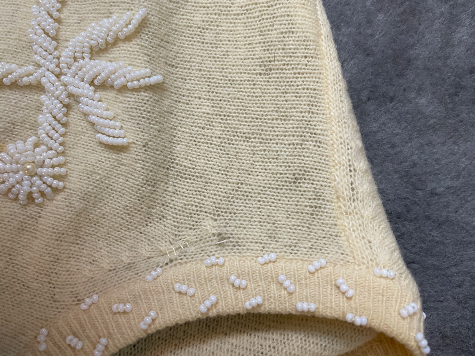 Vintage Beaded Wool Cardigan Sweater M Cream White Floral Pearl Detail VTG