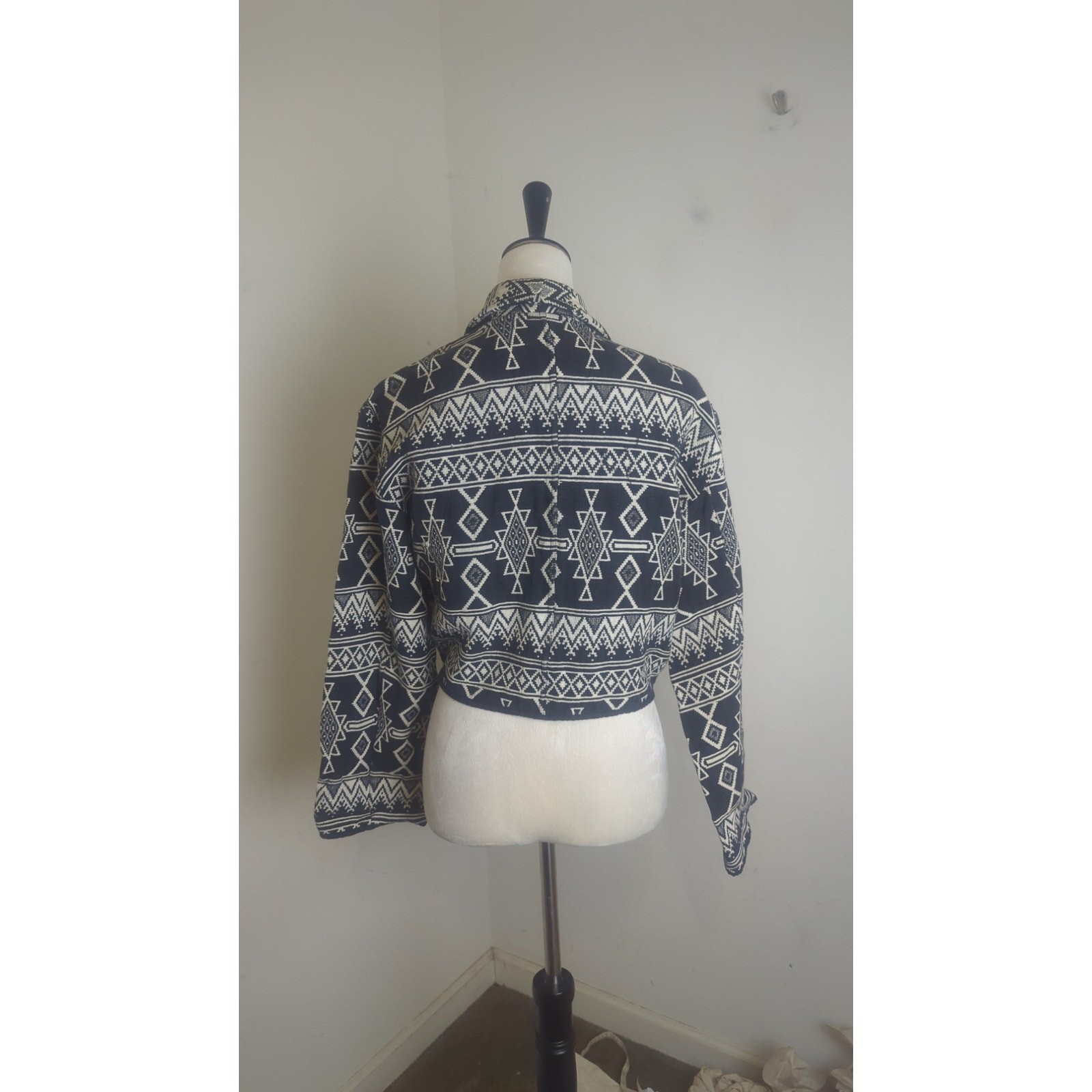 Vintage Aztec Wide Sleeve Cropped Tapestry Woven Jacket Women’s Large
