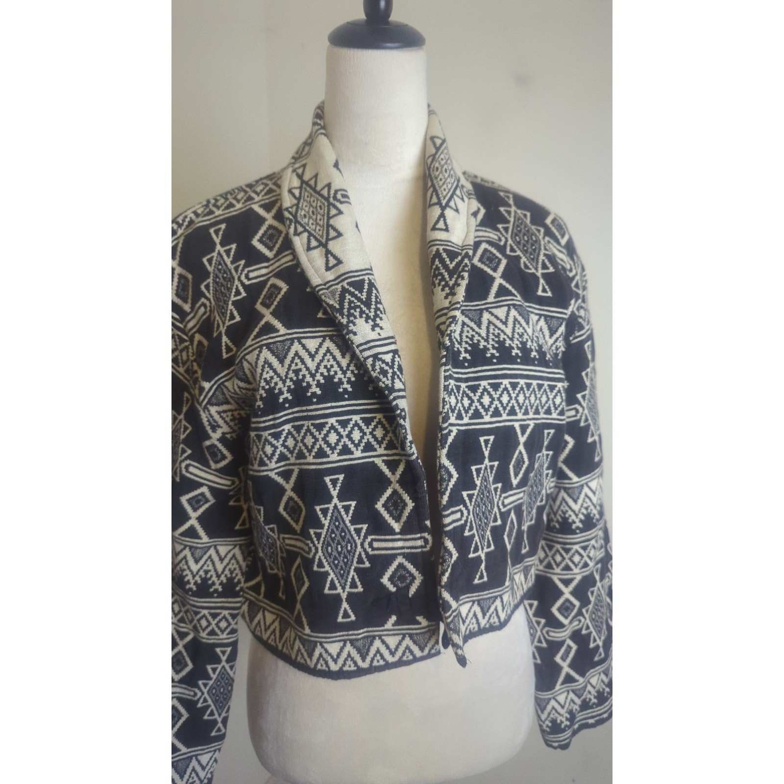 Vintage Aztec Wide Sleeve Cropped Tapestry Woven Jacket Women’s Large