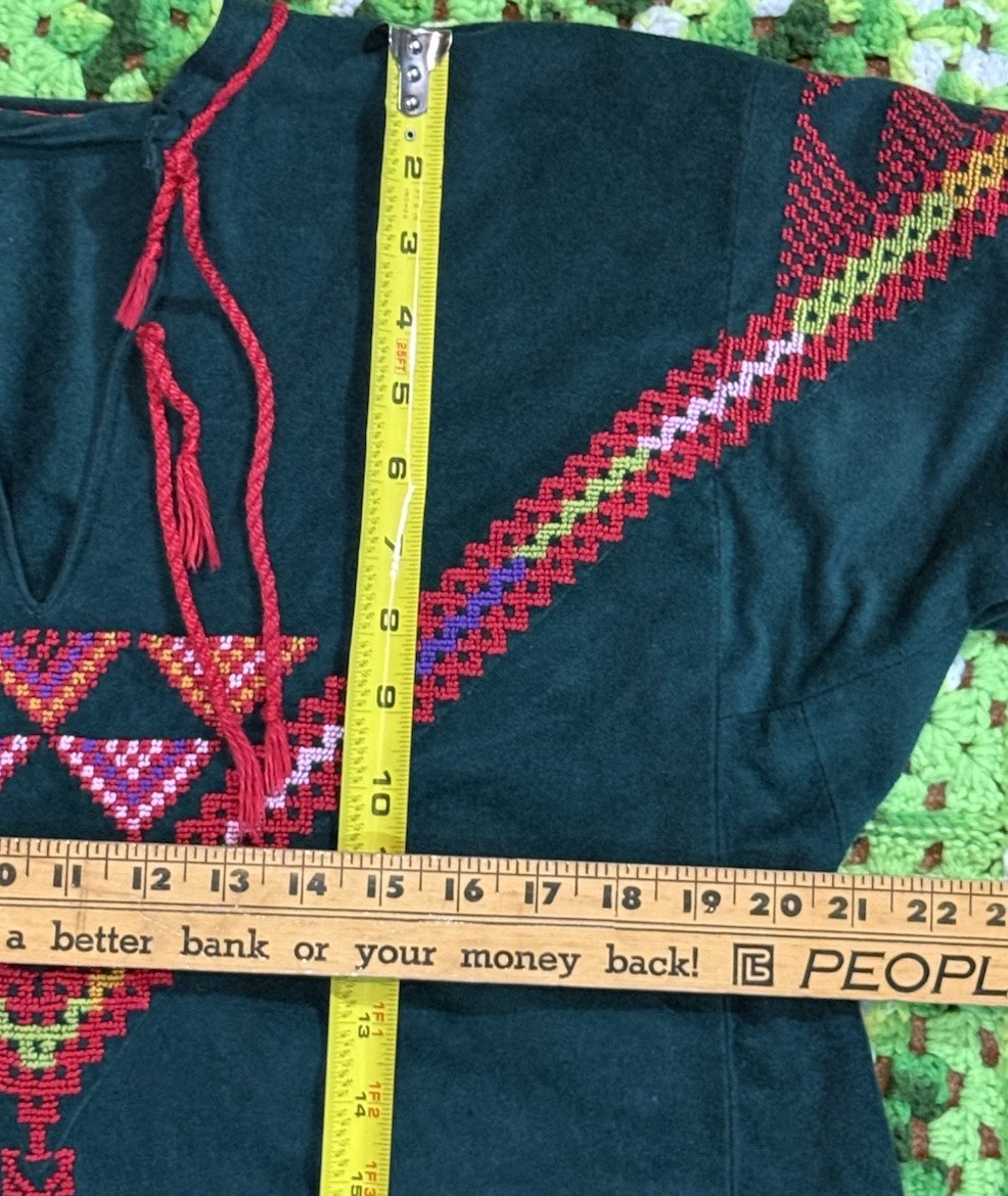 Vtg Hippie Groovy House Dress Boho Green Retro Embroidery Details