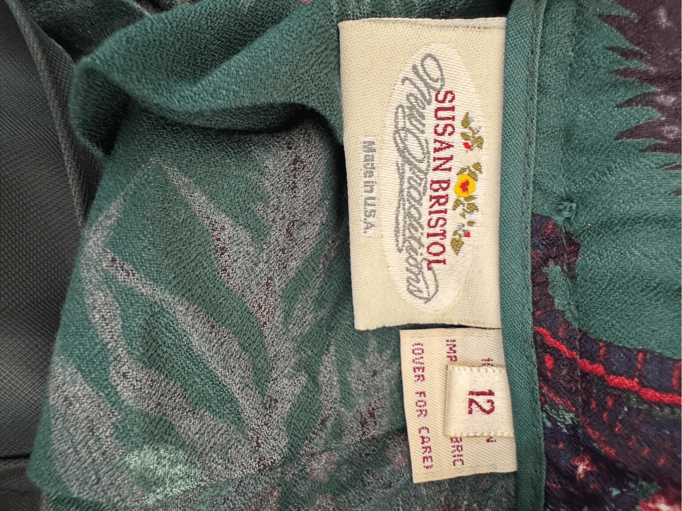 Susan Bristol green emerald floral A-line vintage 90’s women’s m skirt gold belt