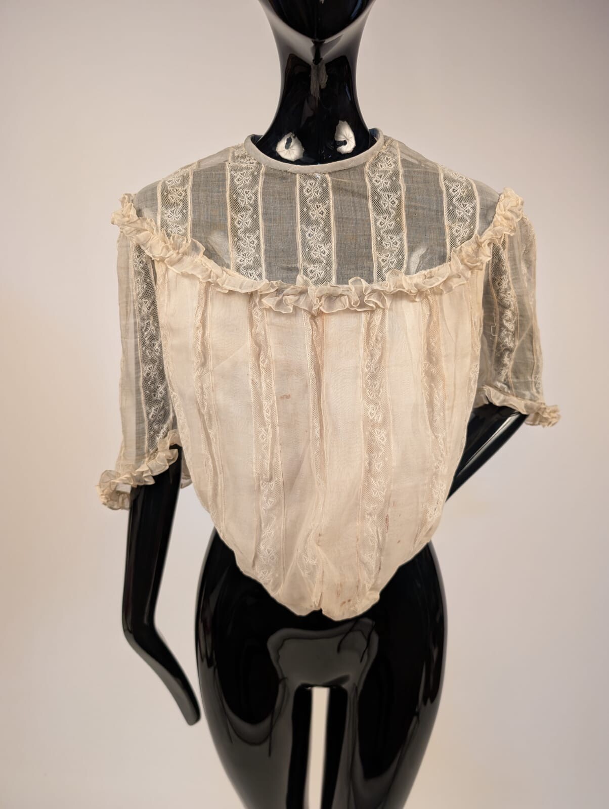 EARLY EDWARDIAN COTTON ORGANDY + VALENCIENNES LACE BLOUSE W RUFFLES