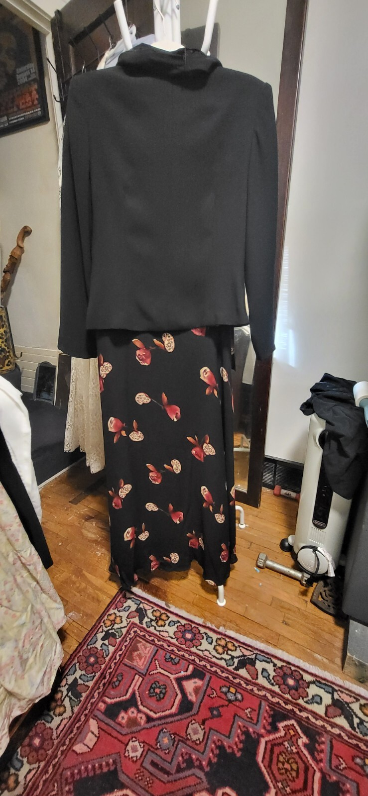 Vintage Sara Campbell 2 Pc Black Jacket -Black & Rose Print Flowing Skirt Suit 6