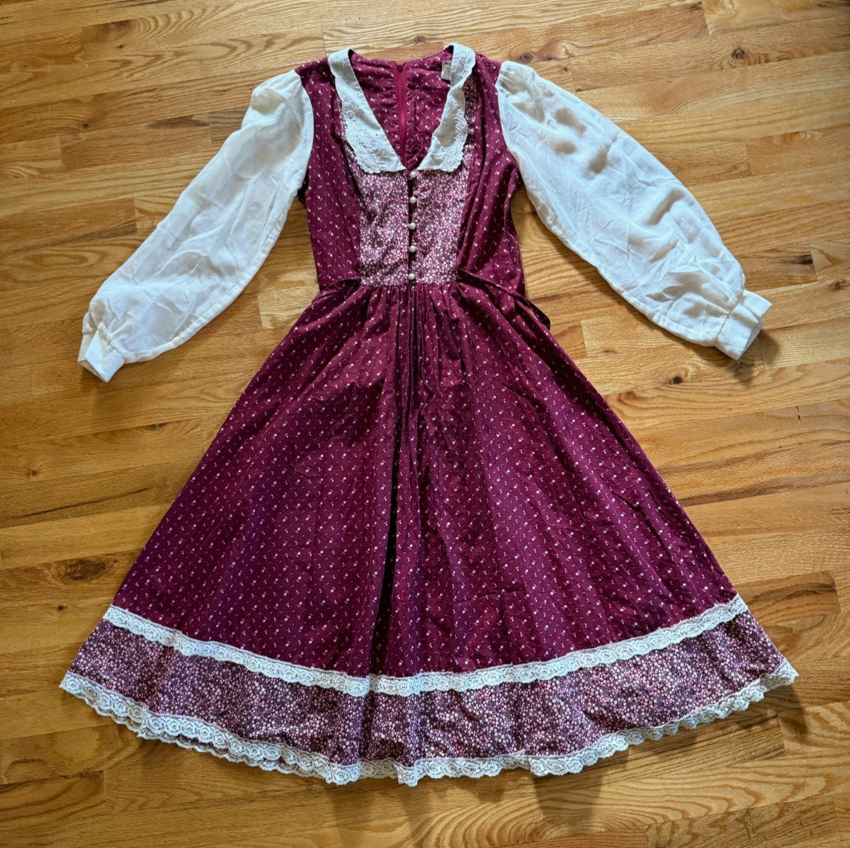 Vintage 1970’s PRAIRIE FLORAL Romantic Dress Size 7/8 Unbranded Bee Darlin’?