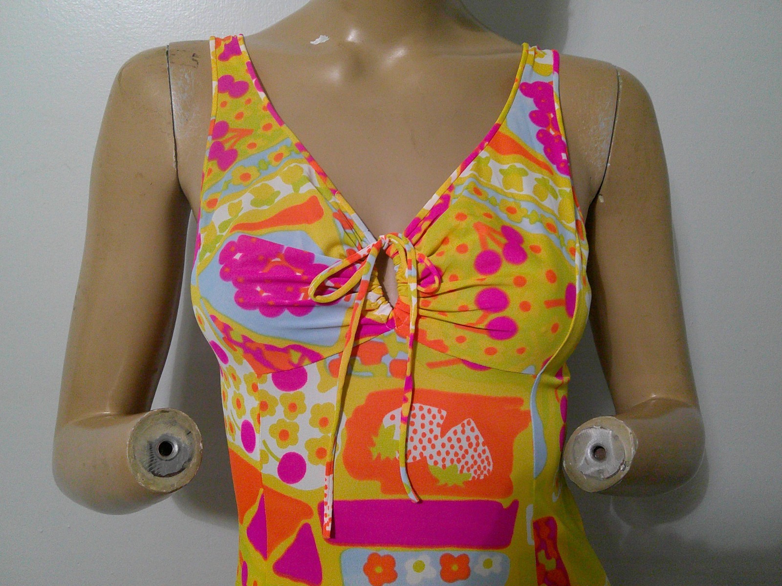 Vtg 60’s MOD Formfit Rogers Silky Slinky Nylon Keyhole Nightgown POP ART Print S