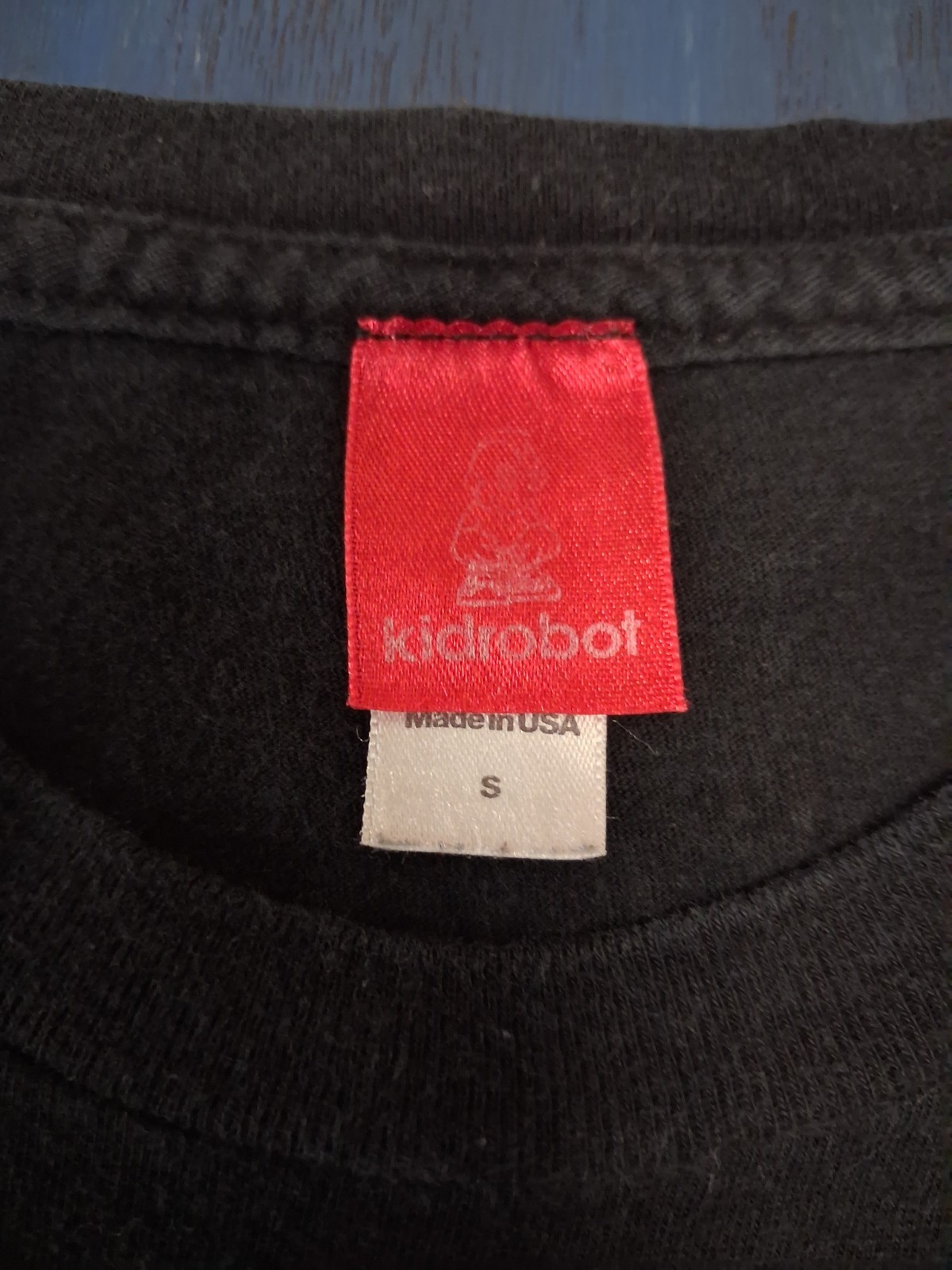 VTG Y2K Kidrobot I Am Plastic Black Graphic T Shirt Baby Tee Size Small Faded