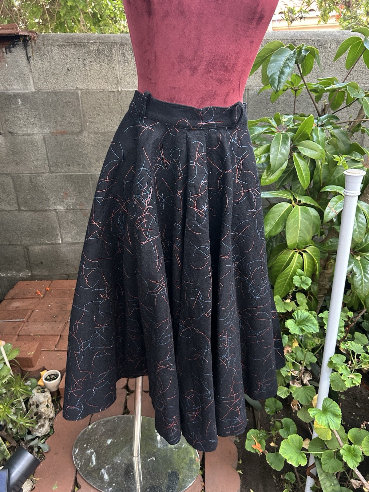 1950s Vintage Black Rainbow Confetti Felt Circle Skirt