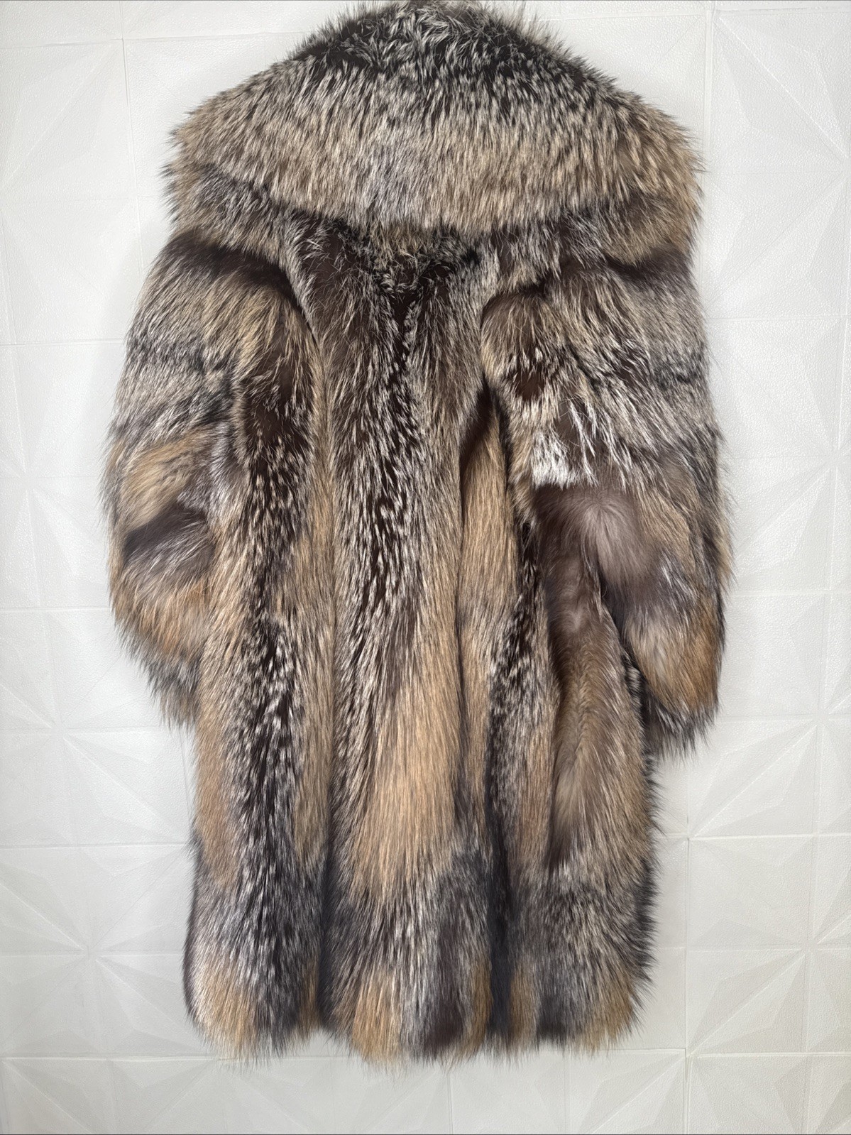 Fendi Fur RareExquisite Vintage Fendi Italy Fox Fur Coat Speckled Grey Gold XL.