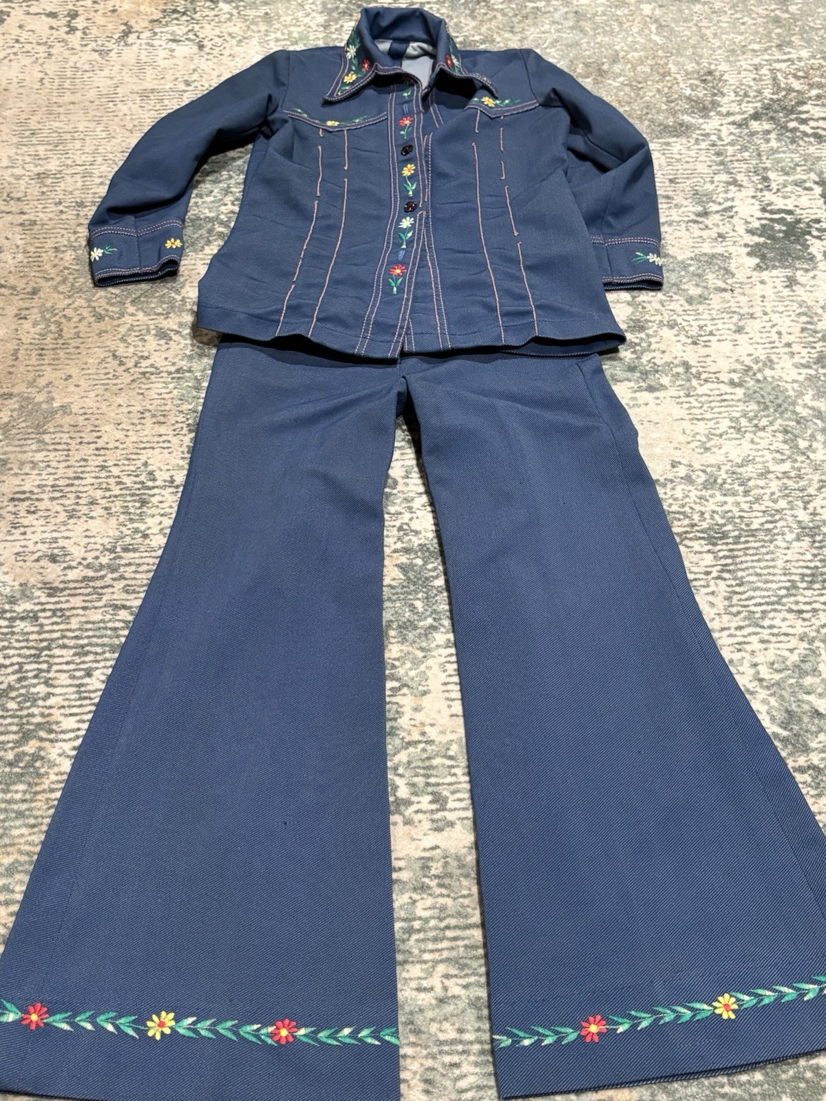 Handmade 1970s Women’s embroidered polyester leisure suit *flaw