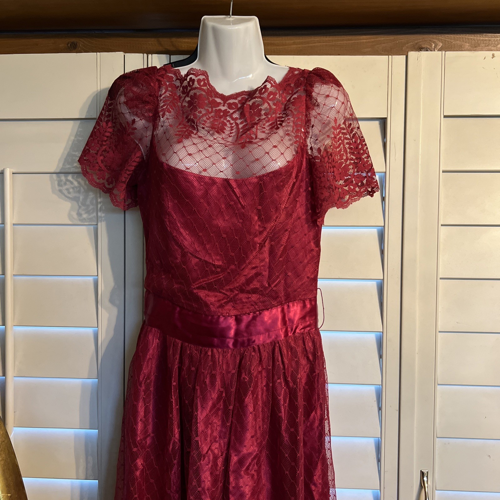 Vintage 1970s (?) Formal Burgundy Lace Over Satin Maxi Dress Junior Sz 13/14